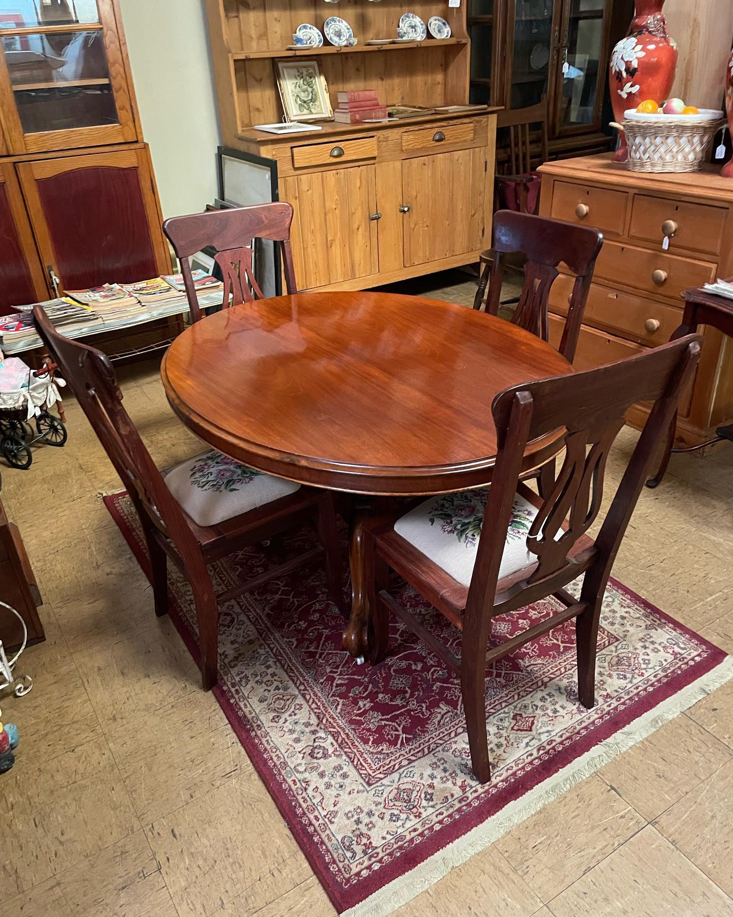 Victorian Mahogany Oval Tilt-top Dining Table