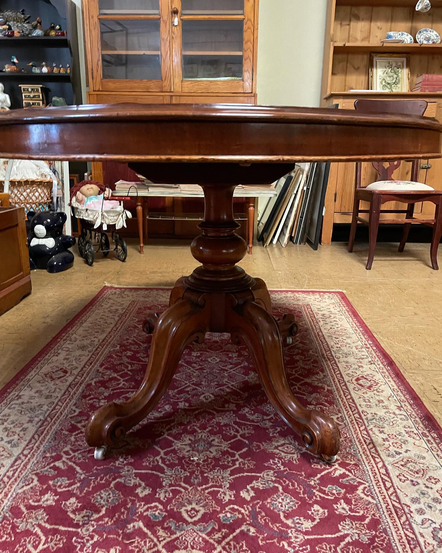 Victorian Mahogany Oval Tilt-top Dining Table