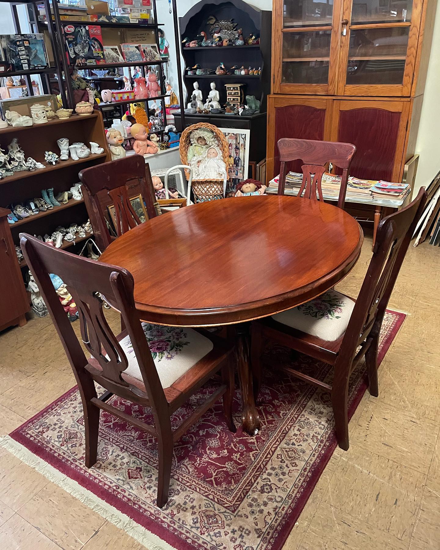 Victorian Mahogany Oval Tilt-top Dining Table
