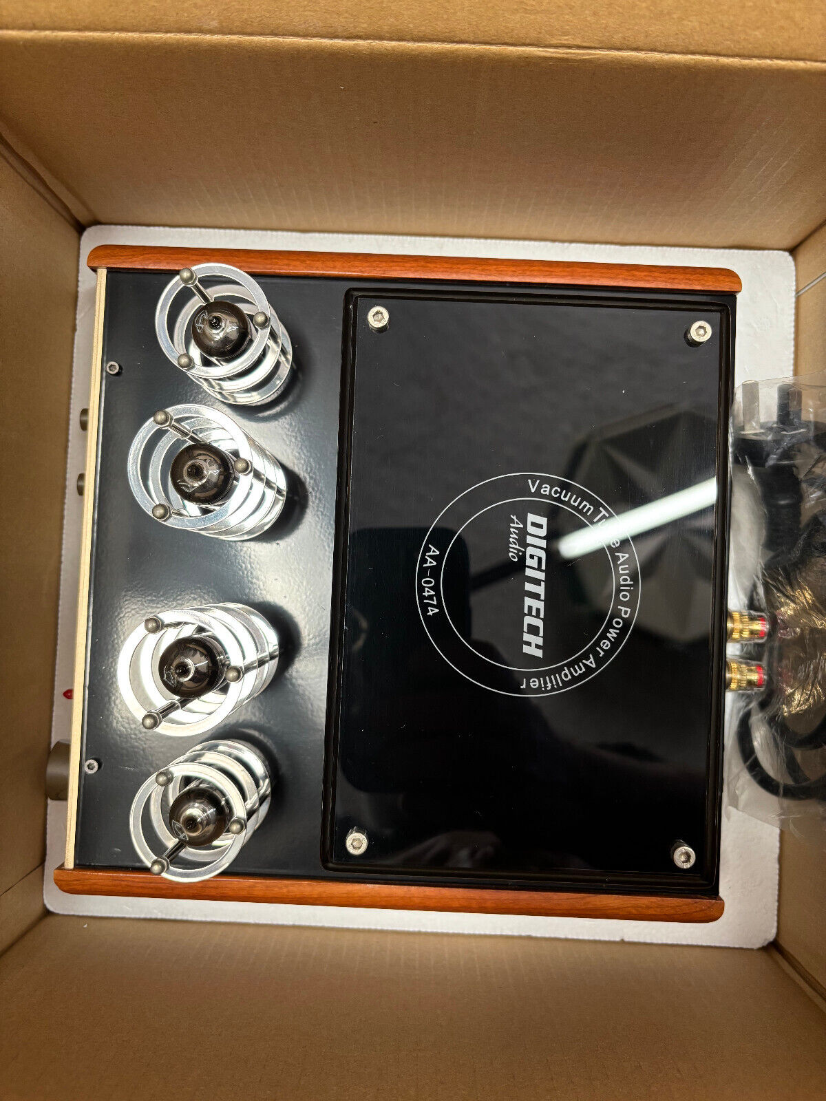 Digitech Valve Amplifier (like new, boxed)