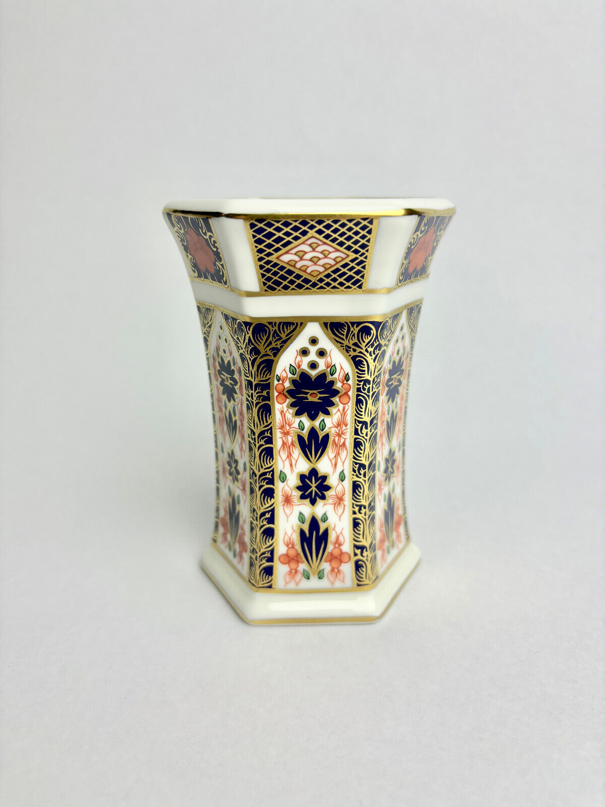 Royal Crown Derby Vase English Bone China 1128 L11 (11.5cm tall)