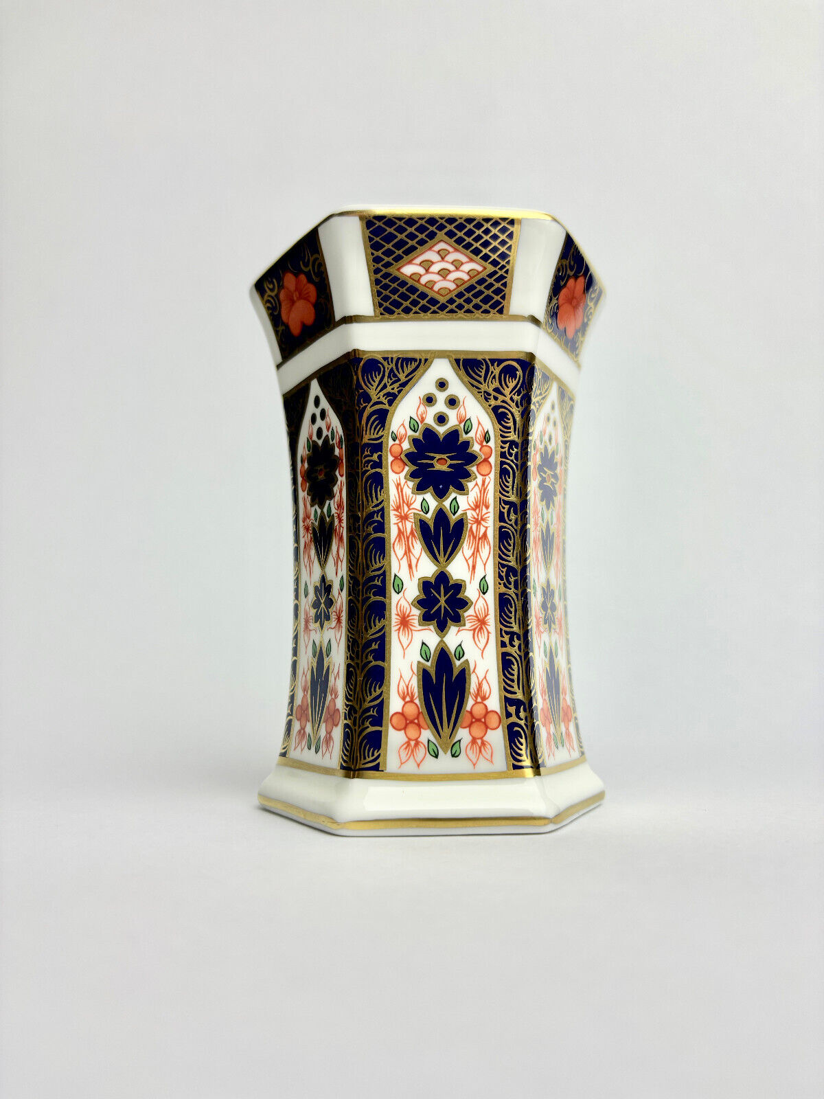 Royal Crown Derby Vase English Bone China 1128 L11 (11.5cm tall)