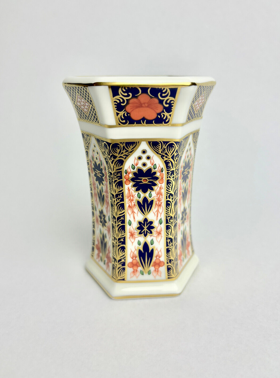 Royal Crown Derby Vase English Bone China 1128 L11 (11.5cm tall)