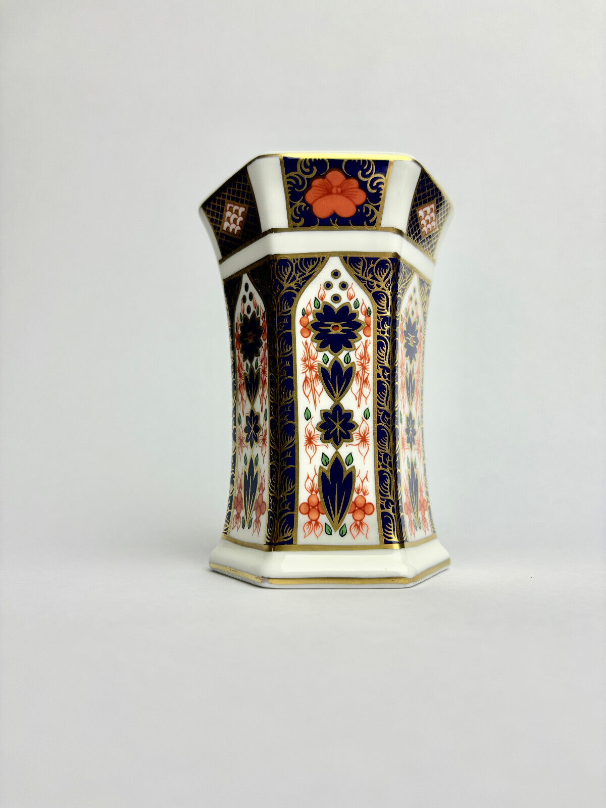 Royal Crown Derby Vase English Bone China 1128 L11 (11.5cm tall)