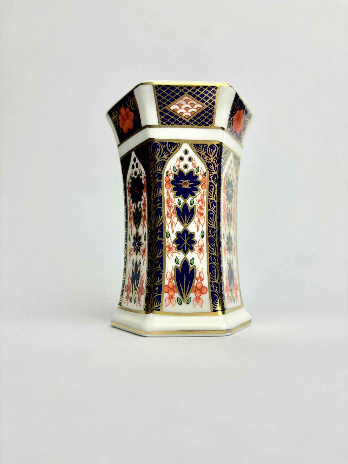 Royal Crown Derby Vase English Bone China 1128 L11 (11.5cm tall)