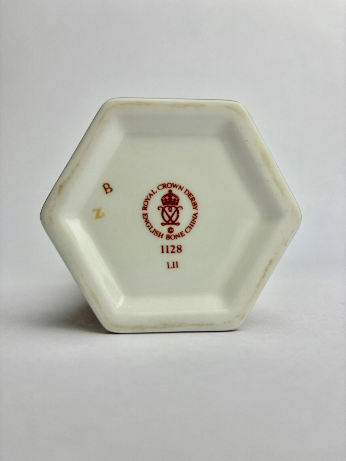 Royal Crown Derby Vase English Bone China 1128 L11 (11.5cm tall)