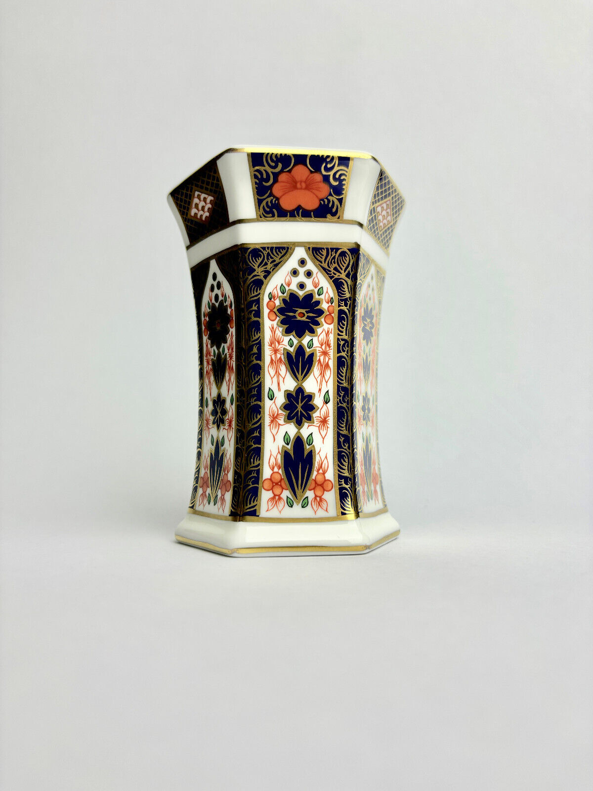Royal Crown Derby Vase English Bone China 1128 L11 (11.5cm tall)