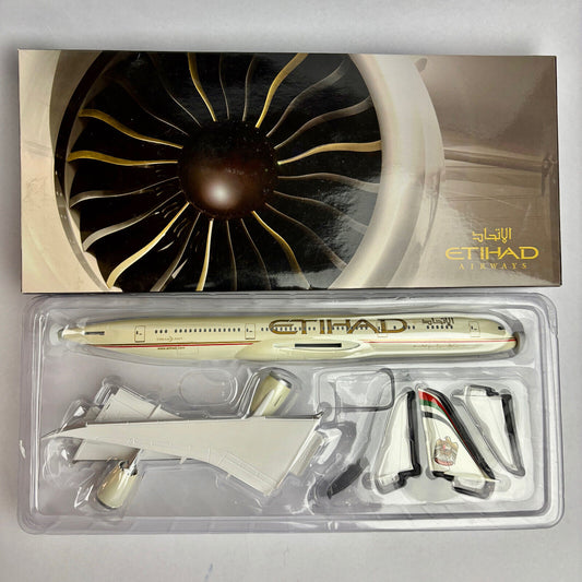 Boeing B787-900 Etihad Model Plane 1:200 by Lysia Hong Kong