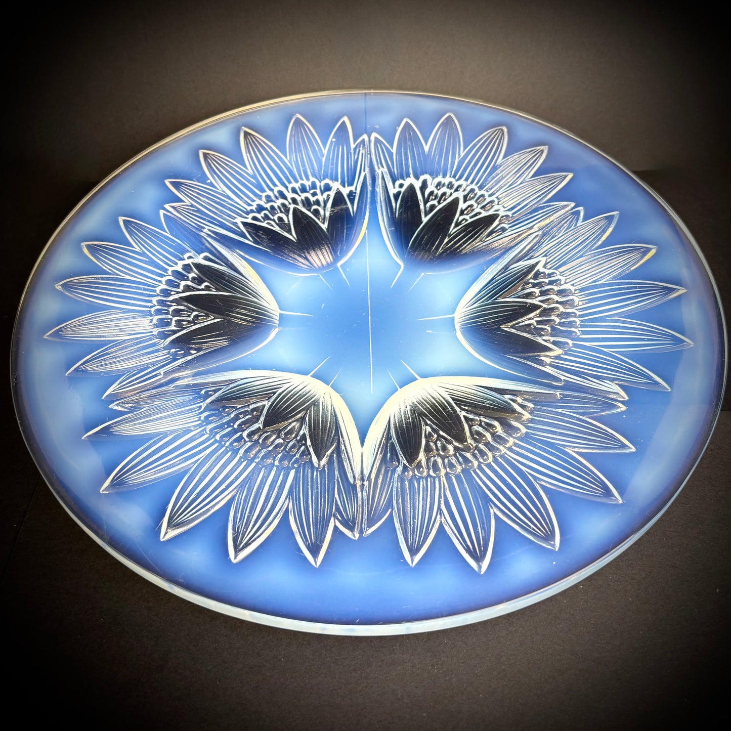 French Art Deco Opalescent Glass Dish by Pierre D'Avesn