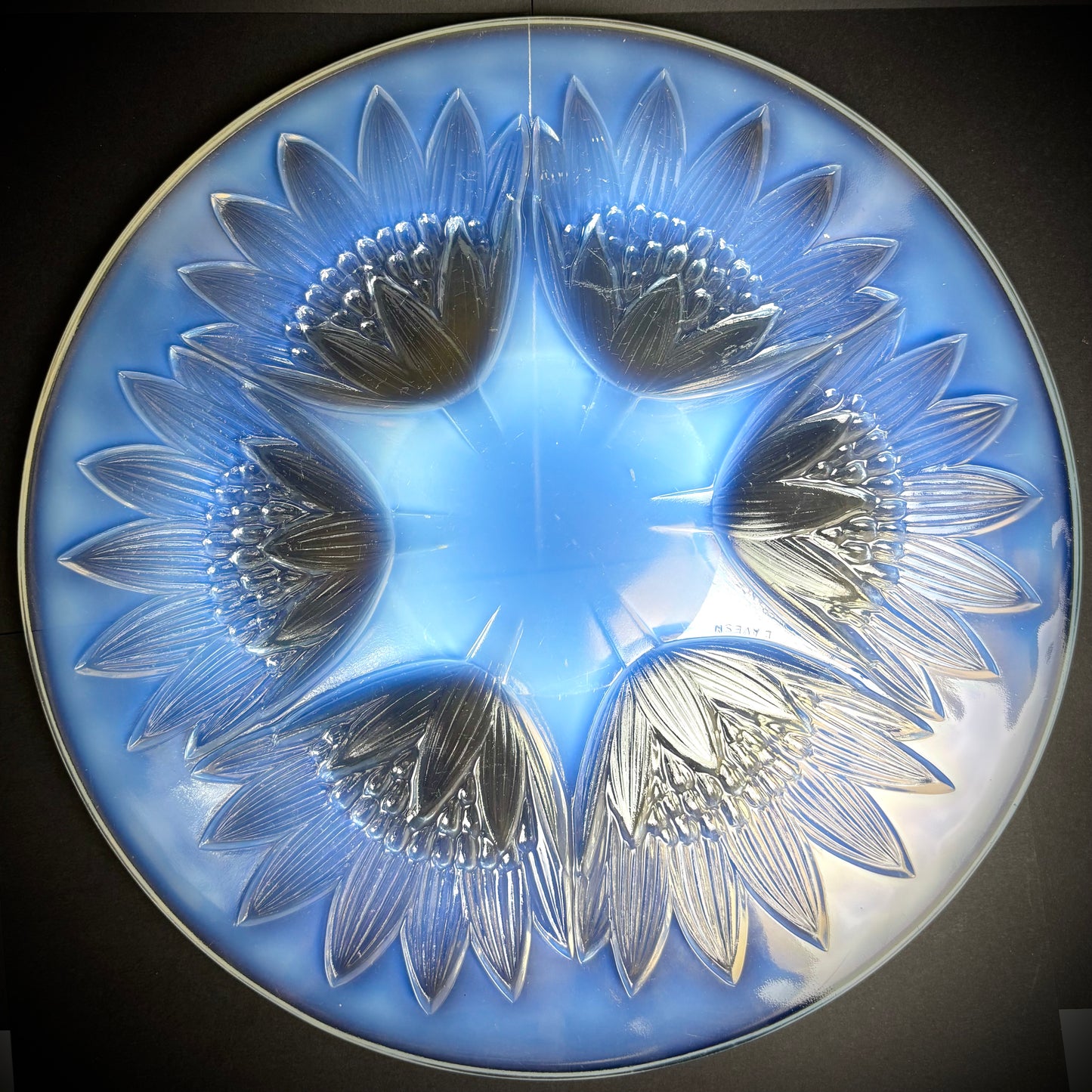 French Art Deco Opalescent Glass Dish by Pierre D'Avesn