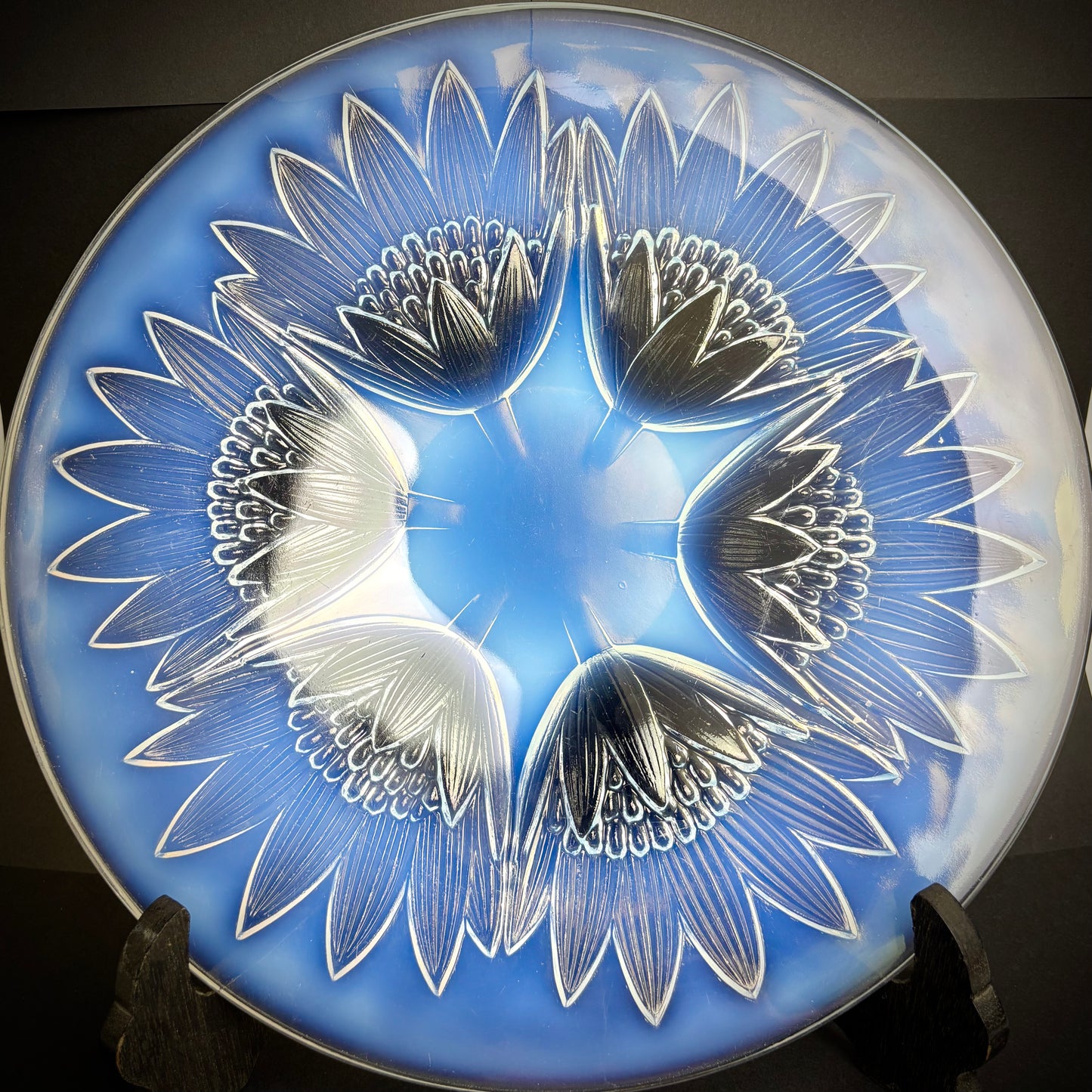 French Art Deco Opalescent Glass Dish by Pierre D'Avesn