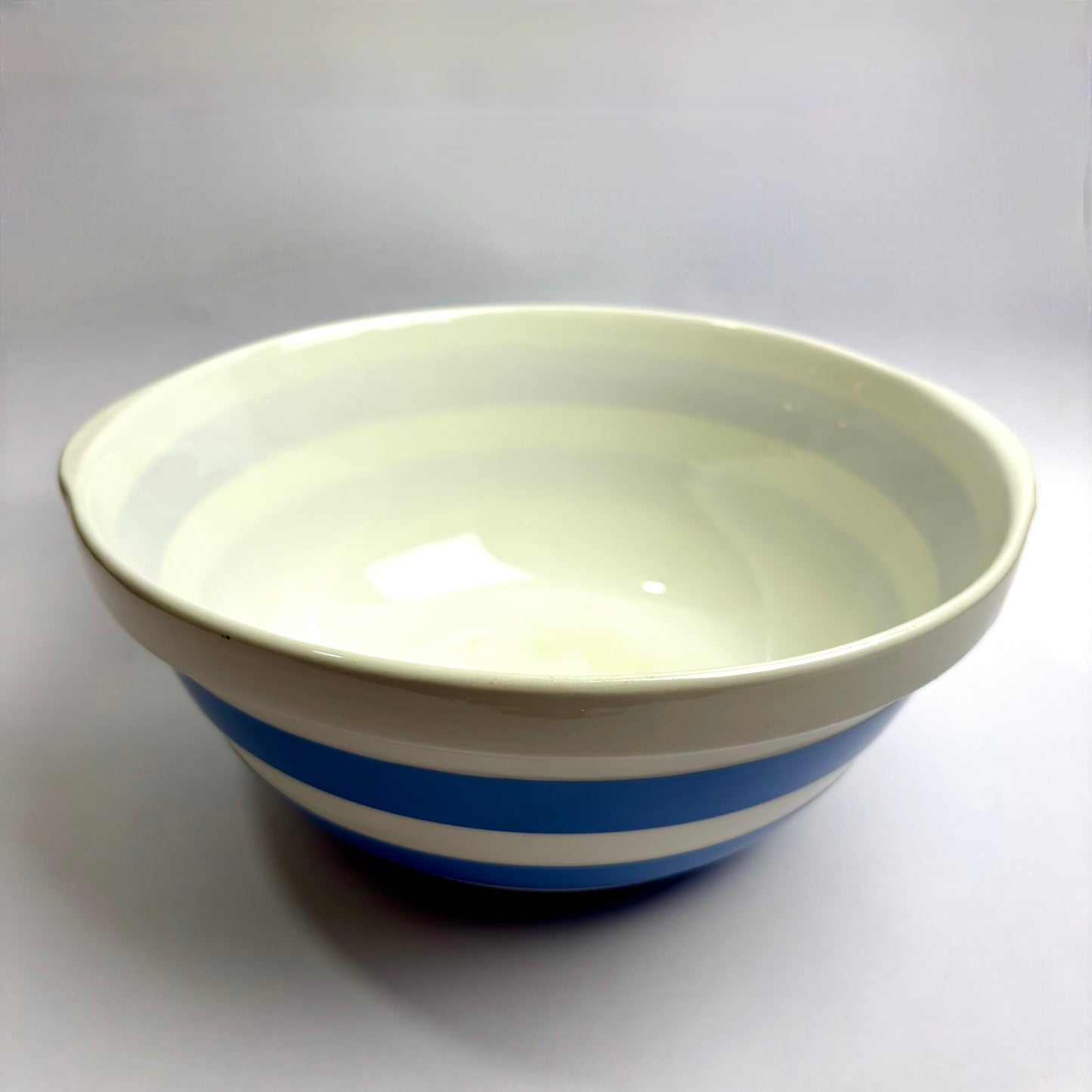 Cornishware Mixing Bowl 23 cm – Pre-1967 T.G. Green England