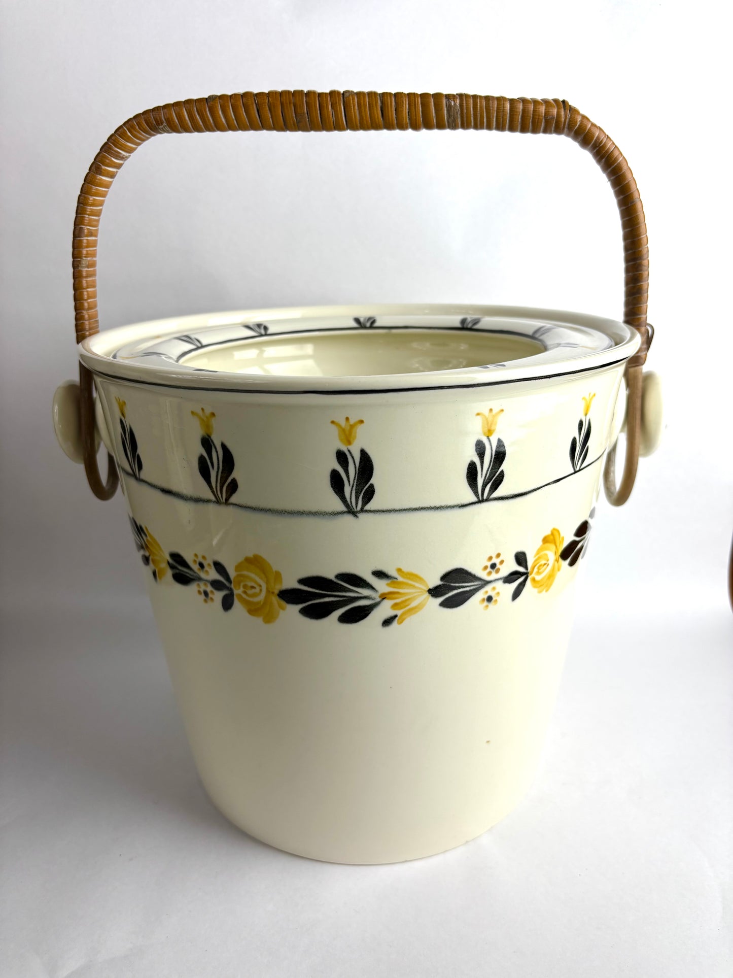 Antique George Jones & Sons Crescent Ivory Bathroom Set, circa 1895