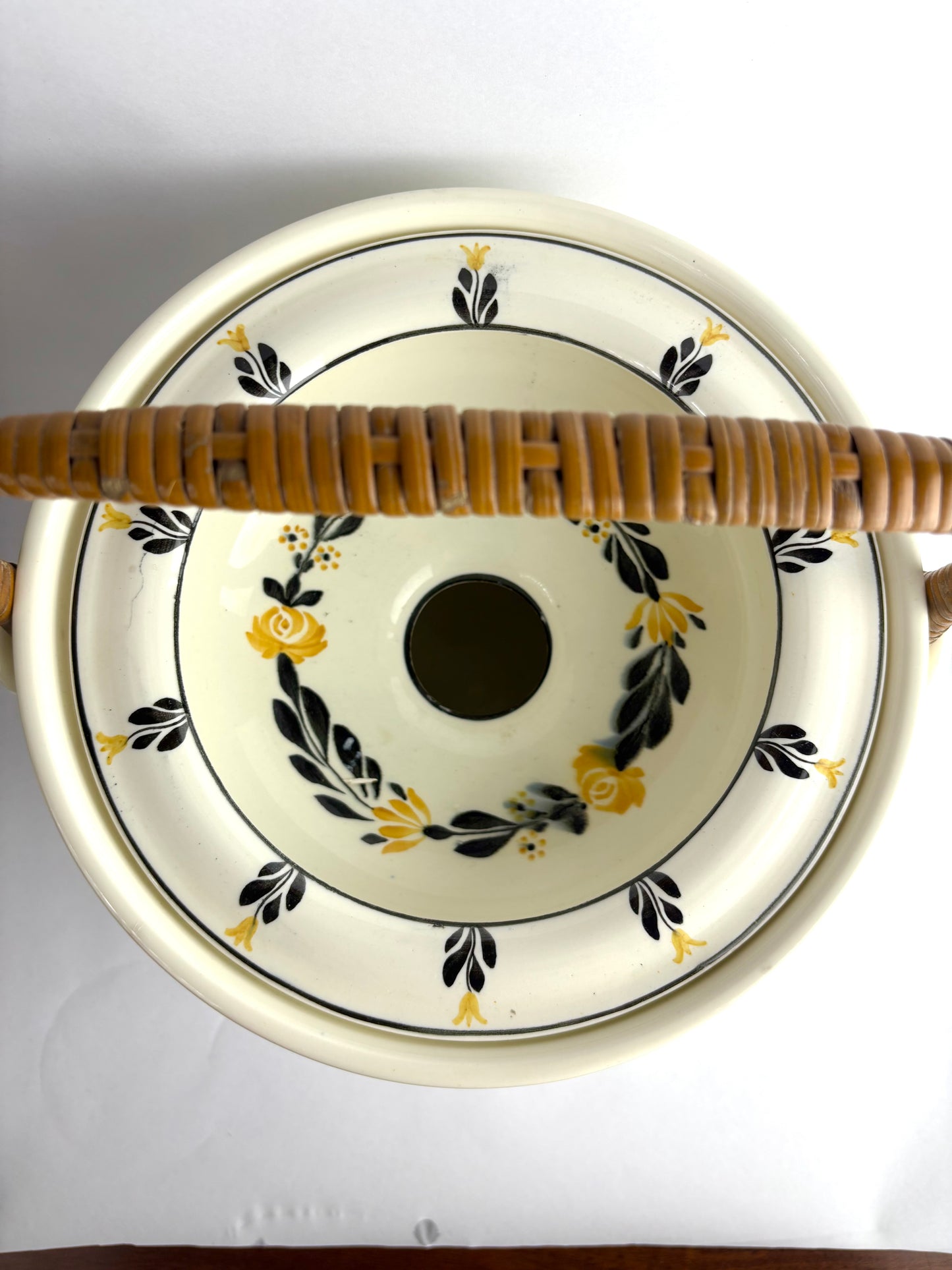 Antique George Jones & Sons Crescent Ivory Bathroom Set, circa 1895