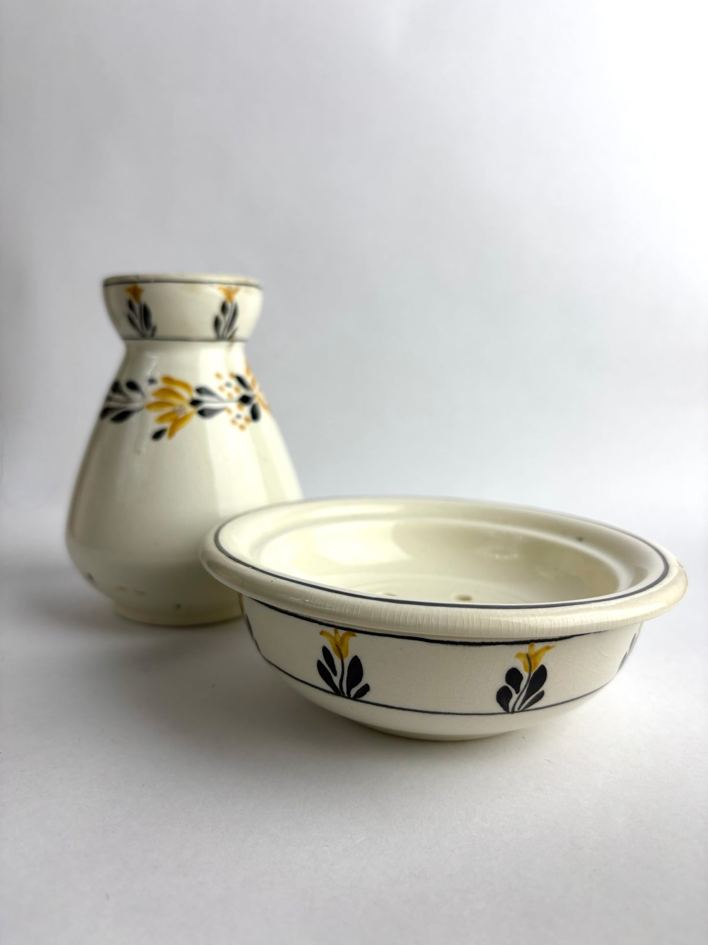 Antique George Jones & Sons Crescent Ivory Bathroom Set, circa 1895