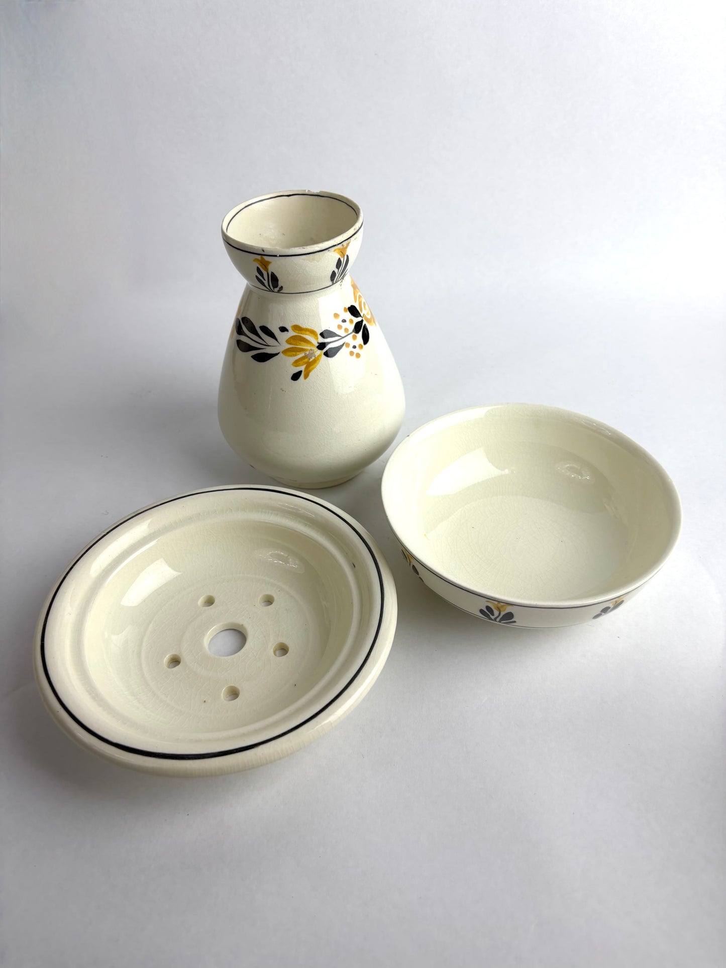 Antique George Jones & Sons Crescent Ivory Bathroom Set, circa 1895