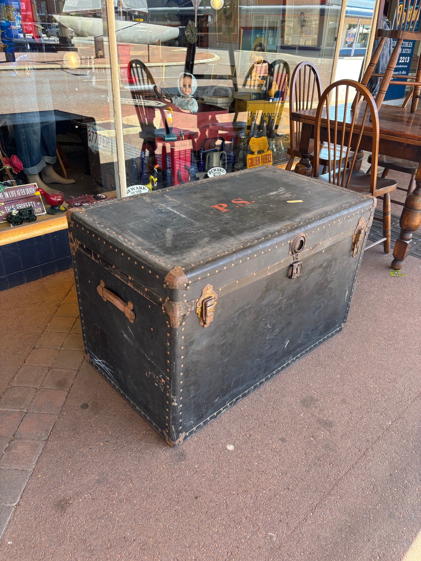 XXL Amelia Earhart black fitted trunk