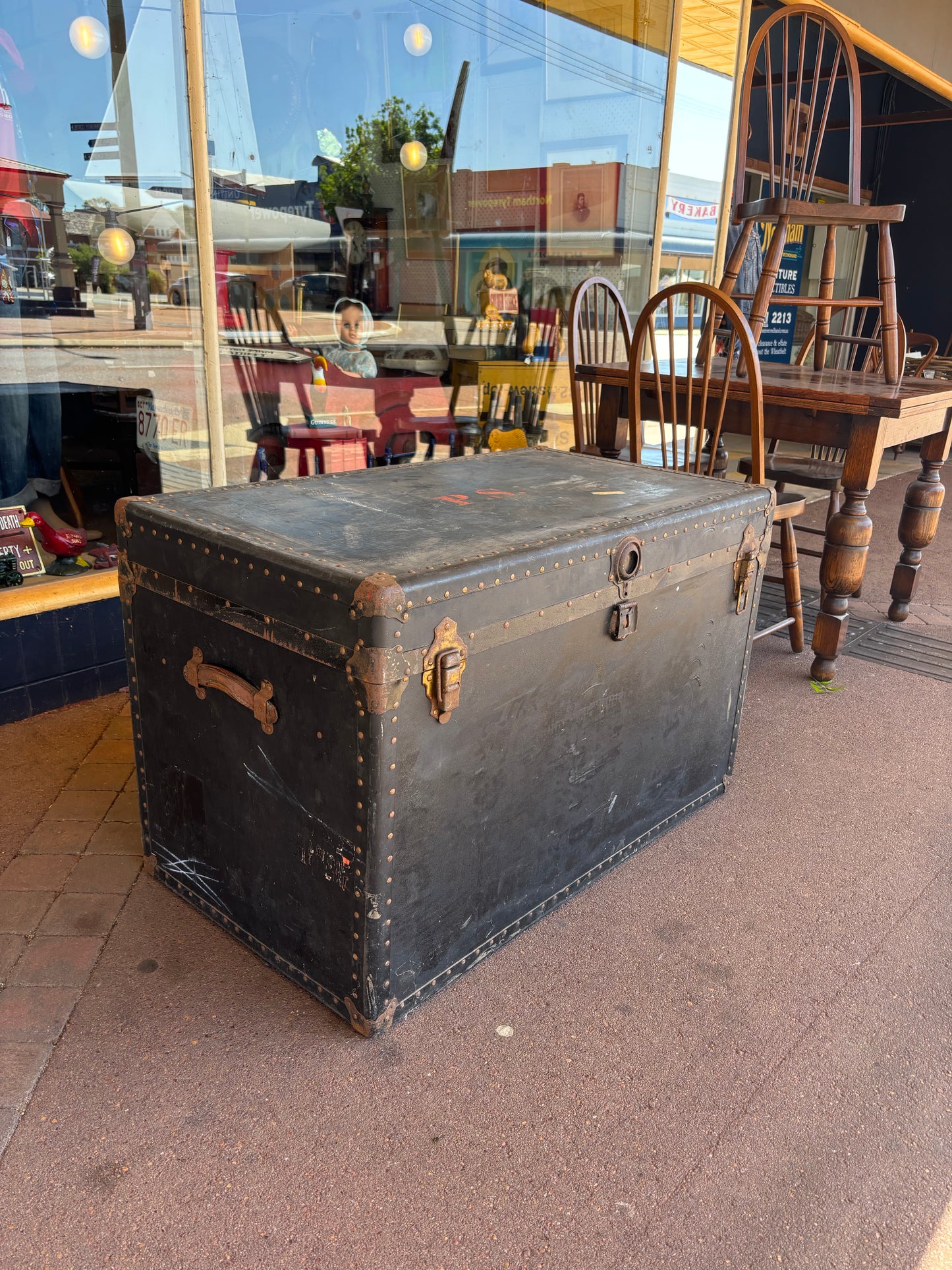 XXL Amelia Earhart black fitted trunk