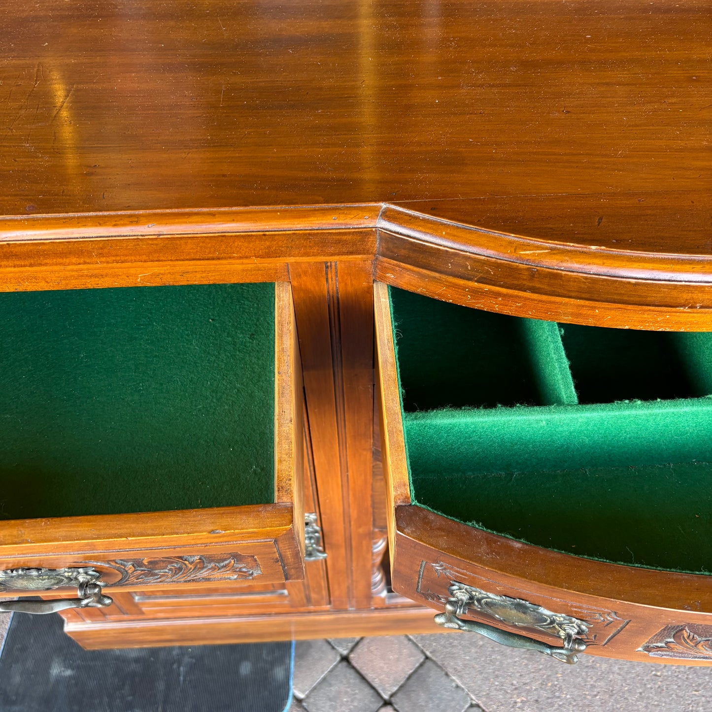 Victorian Carved Walnut Mirror Back Sideboard / Buffet c.1900