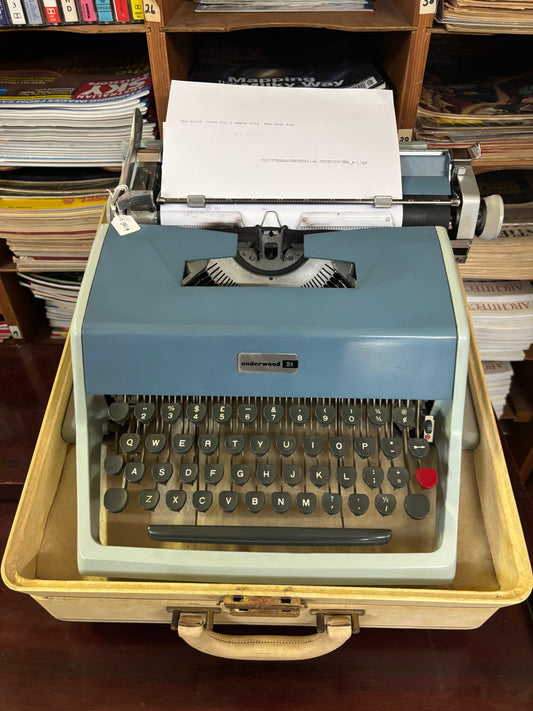 1961 Olivetti Underwood 21 portable manual typewriter