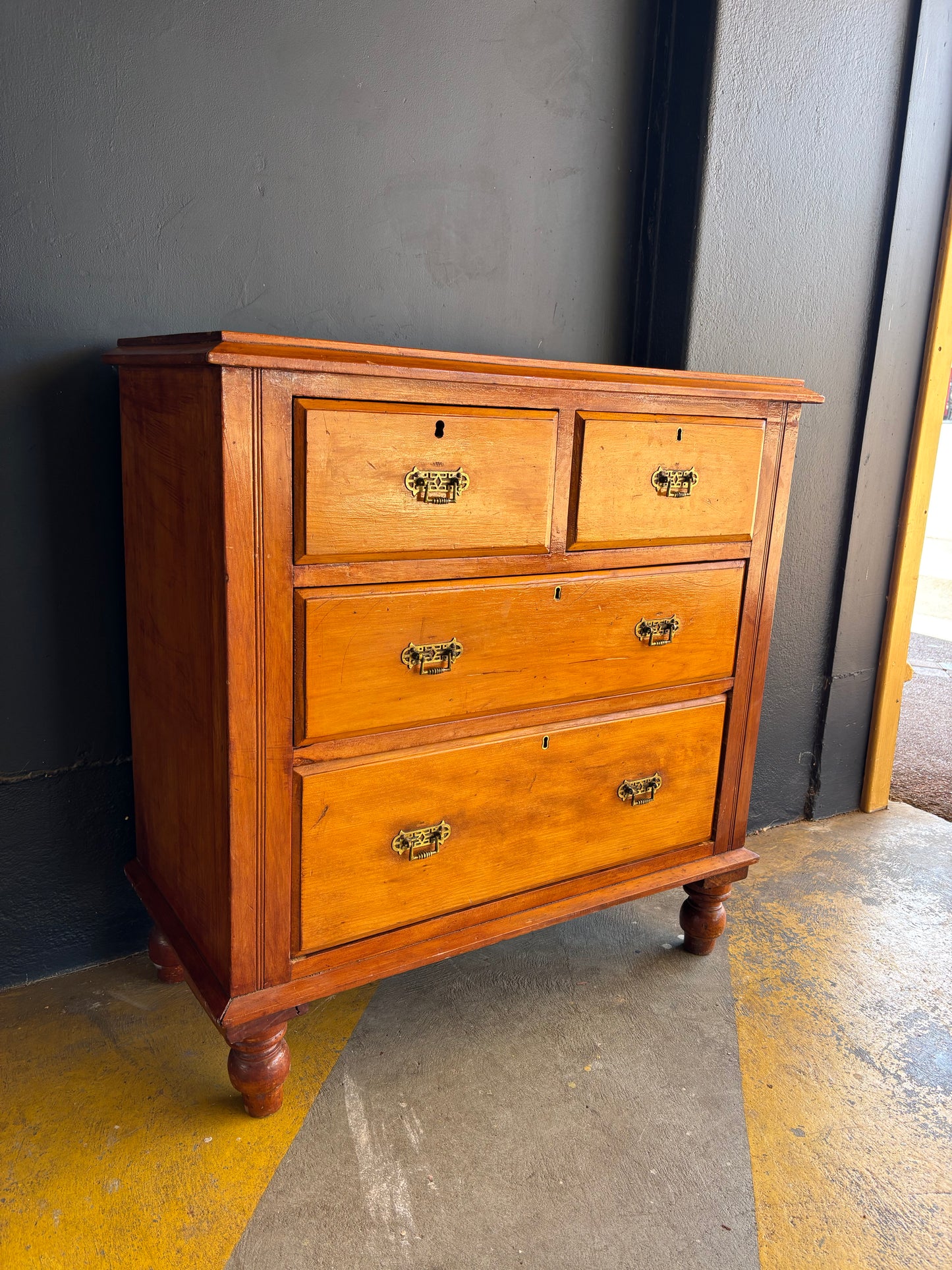 Edwardian pine chest of drawers