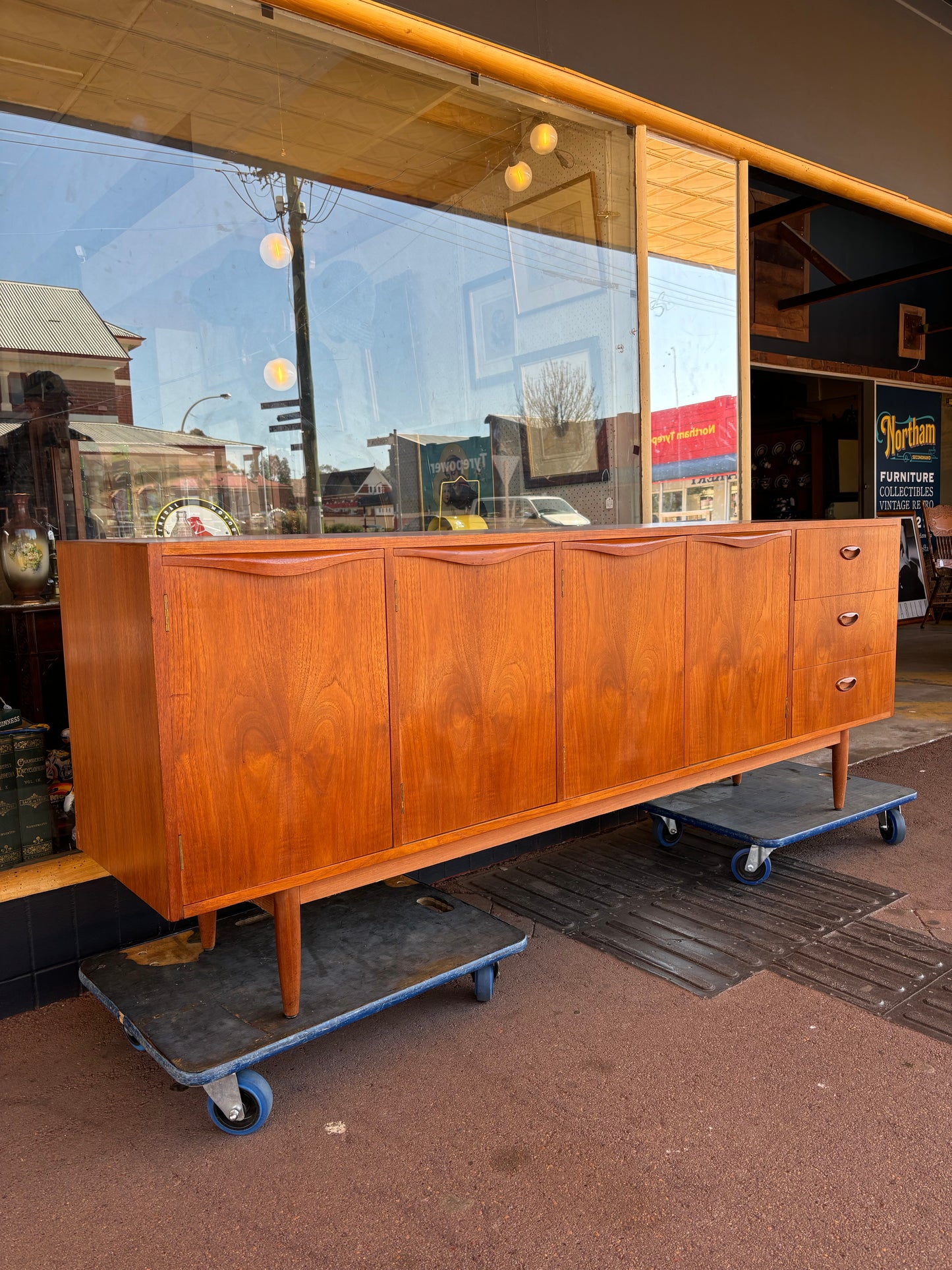 Extra large Chiswell sideboard
