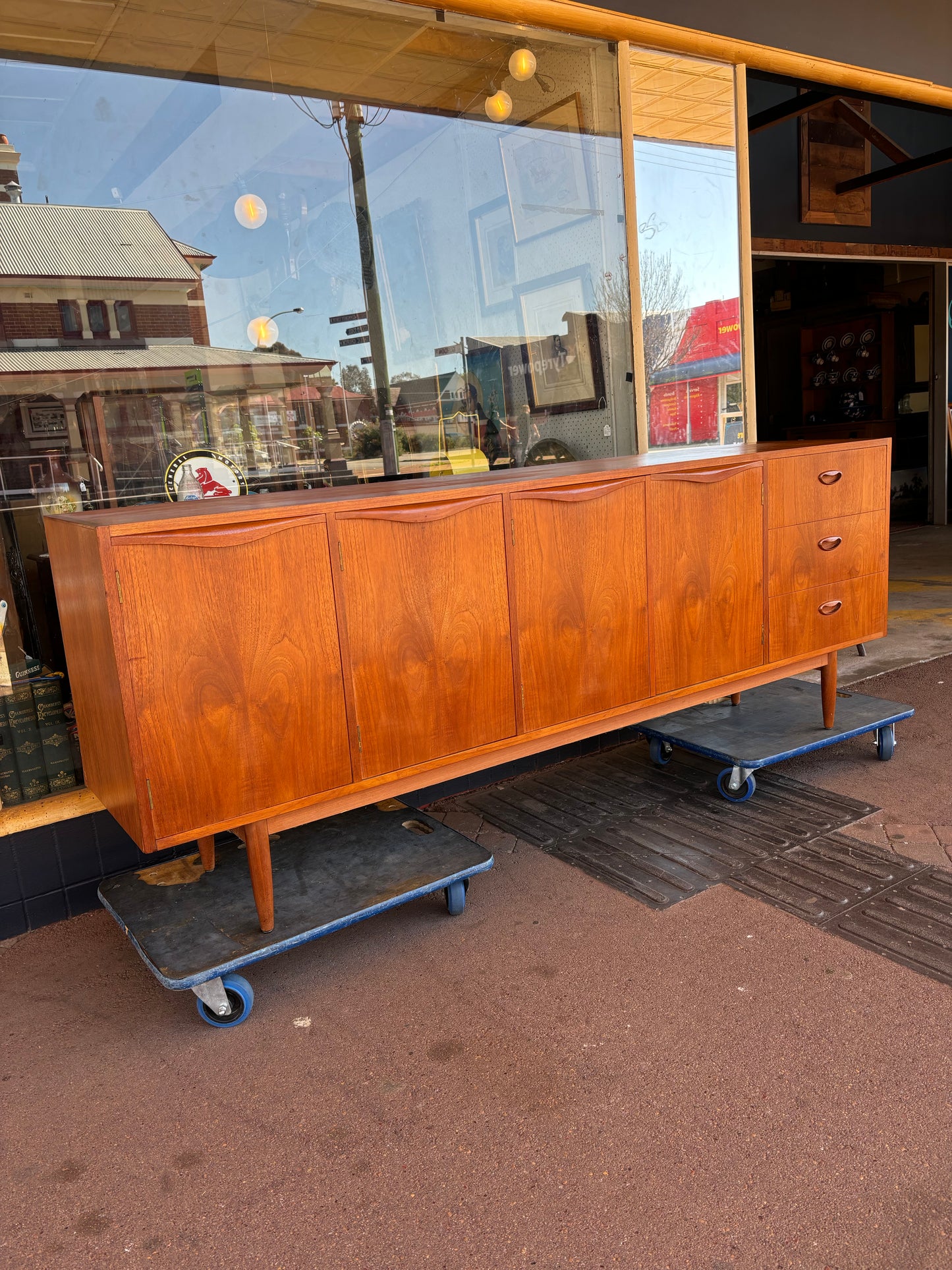 Extra large Chiswell sideboard