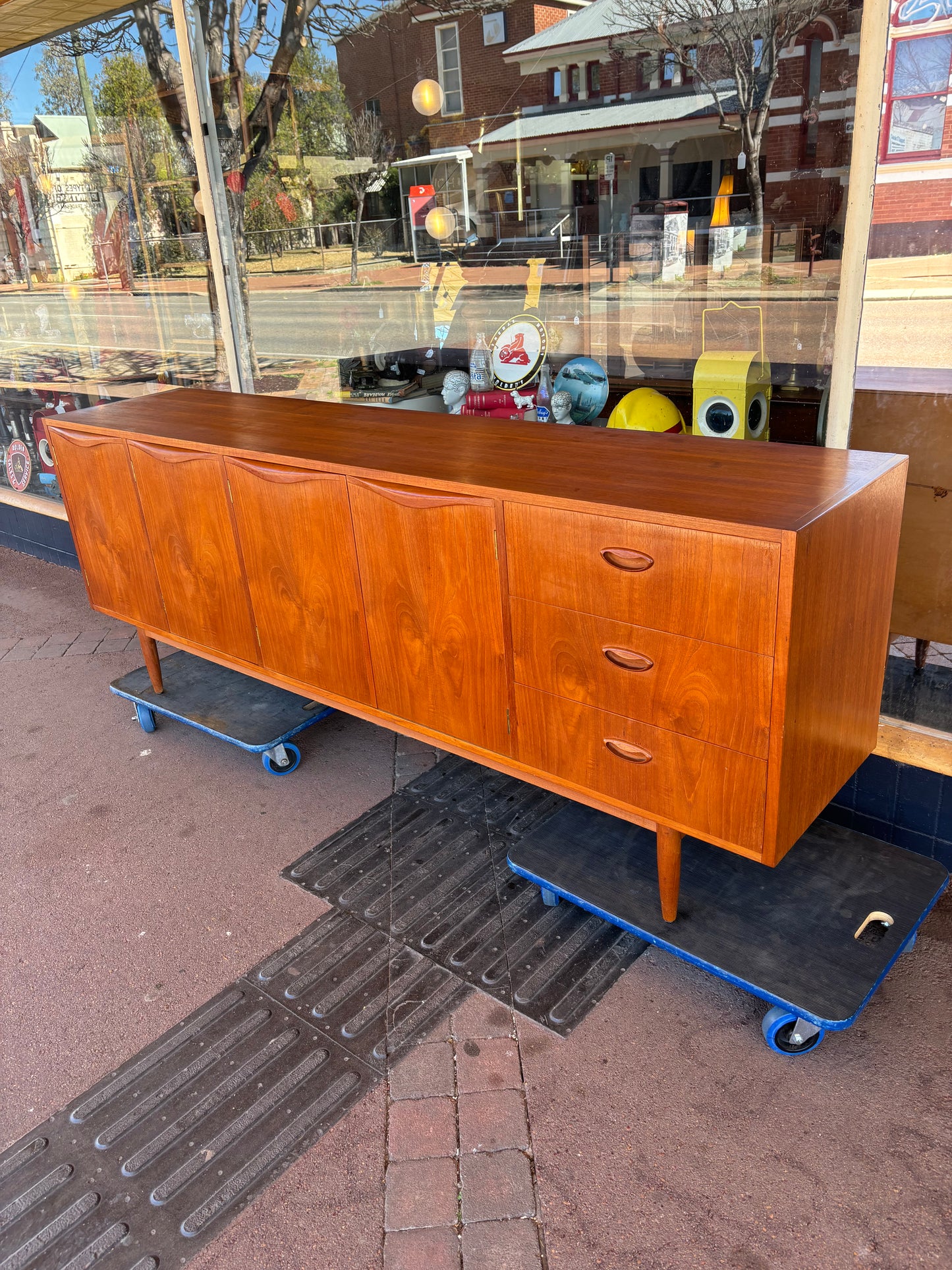 Extra large Chiswell sideboard