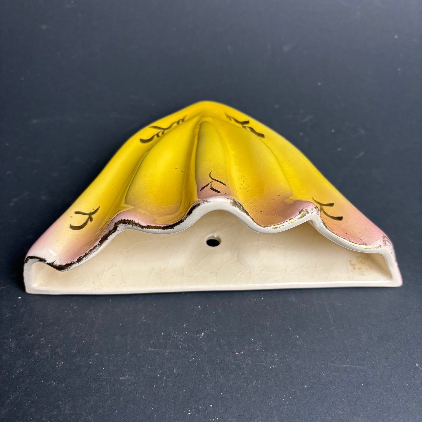 Pates Pottery Wall Pocket Vase No.192 – Australian Art Deco