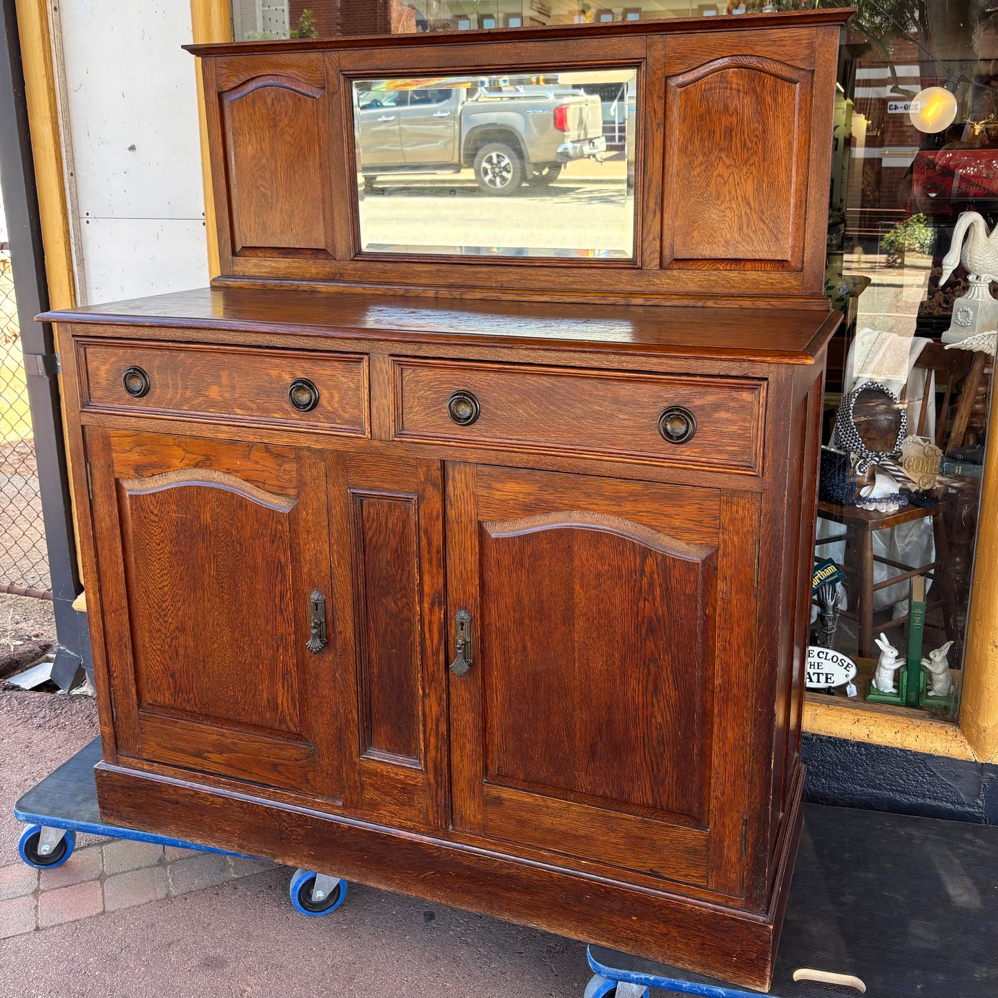 Edwardian tiger oak sideboard with a short mirror-back