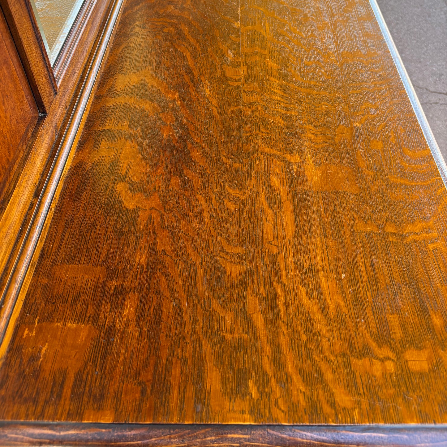 Edwardian tiger oak sideboard with a short mirror-back