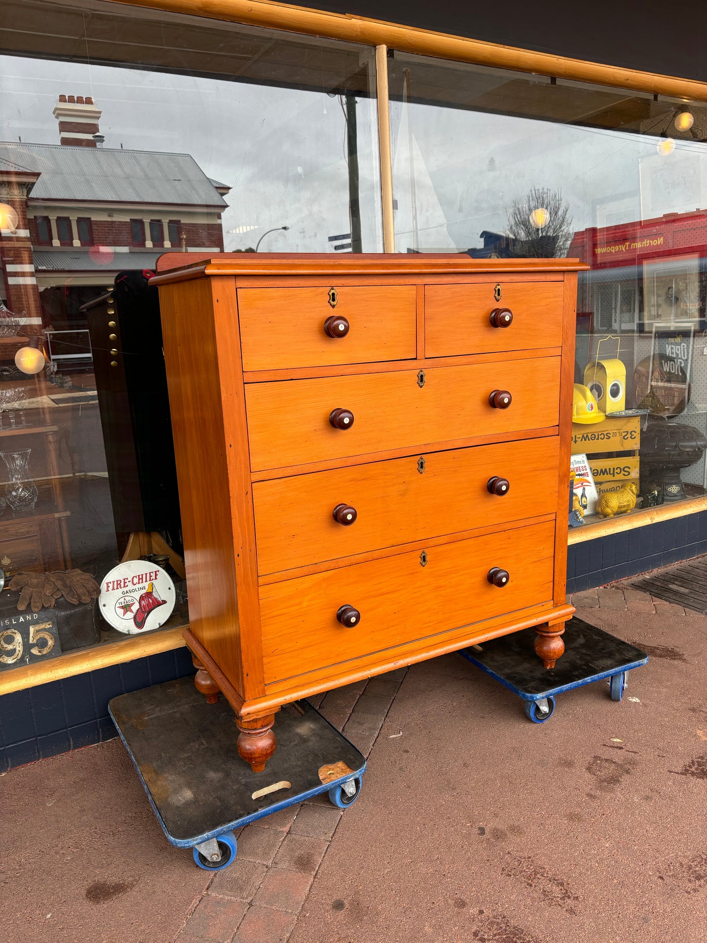 Colonial pine chest of drawers