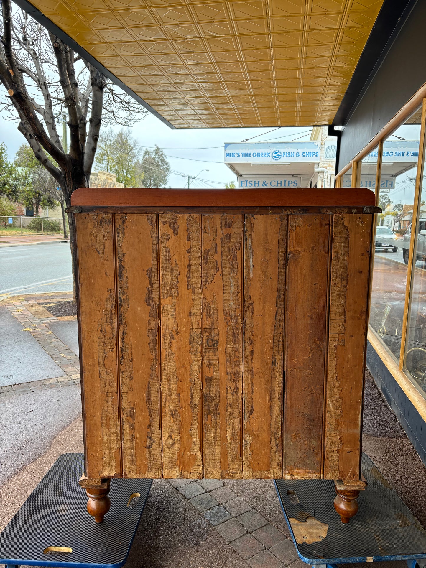 Colonial pine chest of drawers