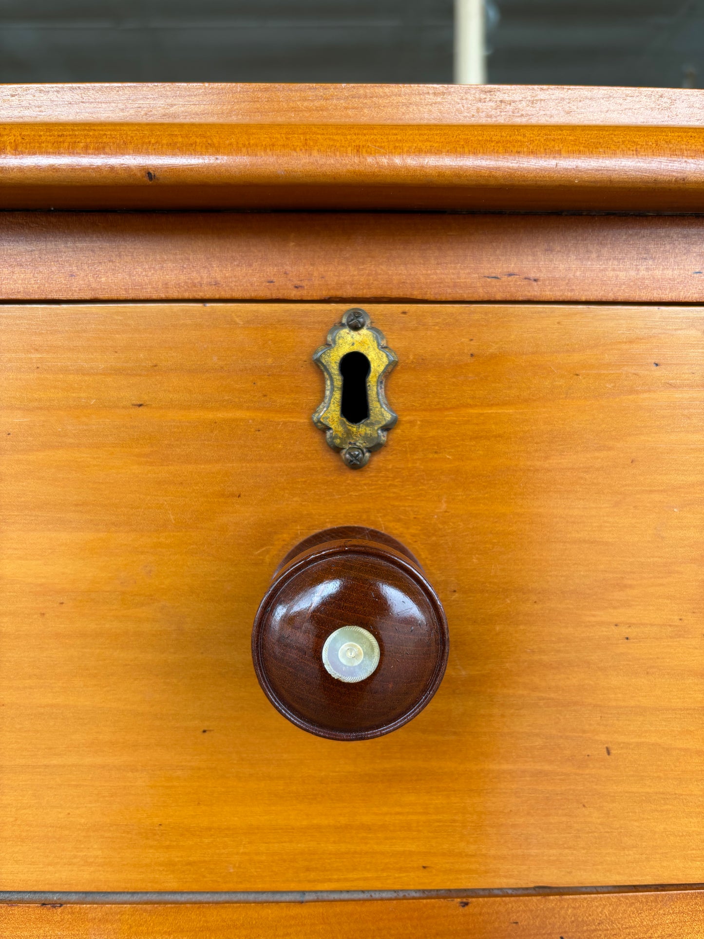 Colonial pine chest of drawers