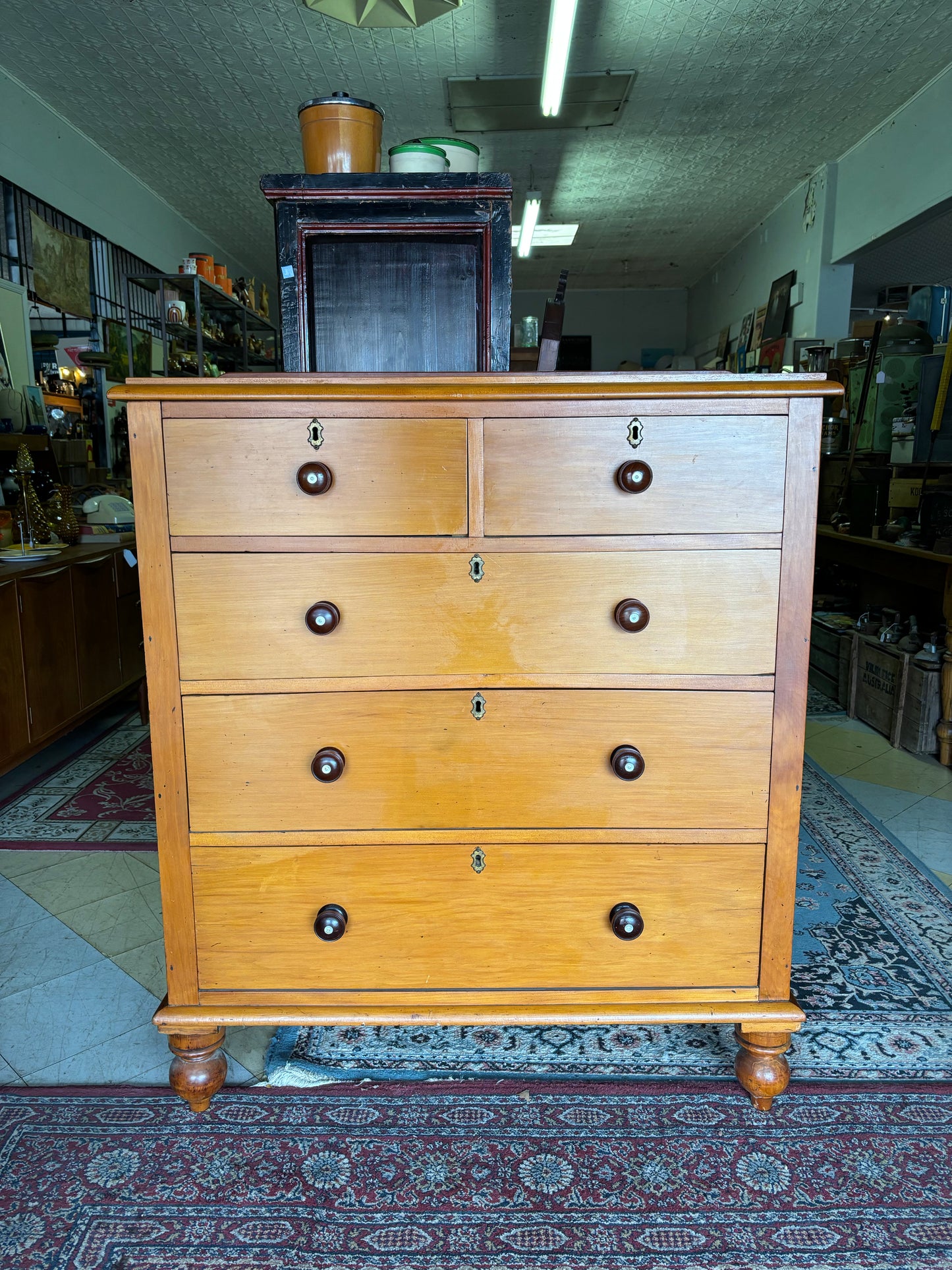 Colonial pine chest of drawers