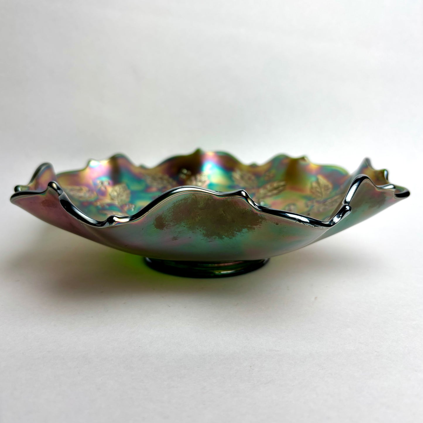 Fenton Green Carnival Glass Holly & Berries Ruffled Edge Bowl