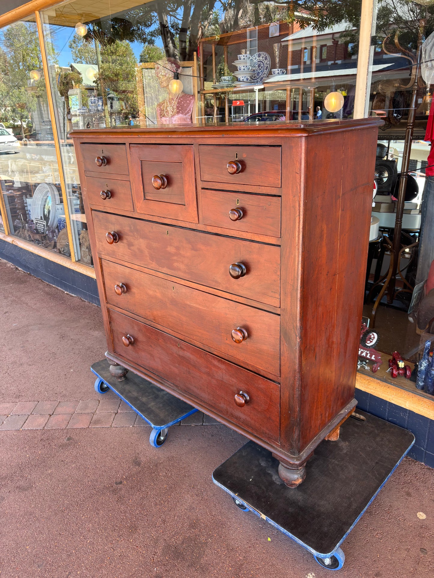 Restorable Victorian mahogany chest of drawer