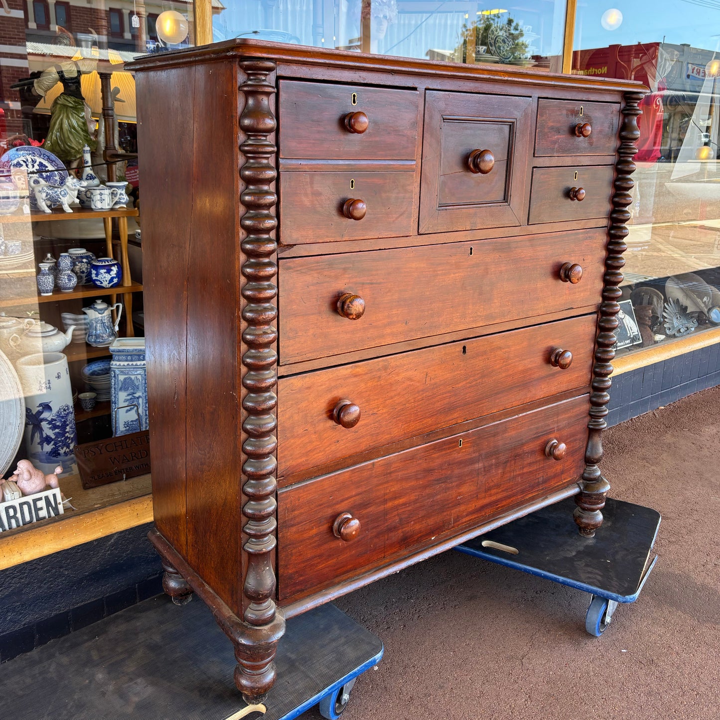Restorable Victorian mahogany chest of drawer
