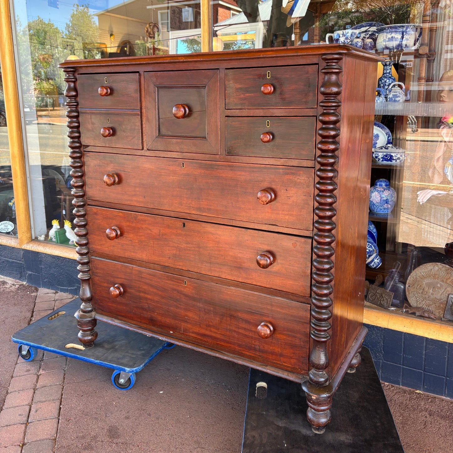 Restorable Victorian mahogany chest of drawer