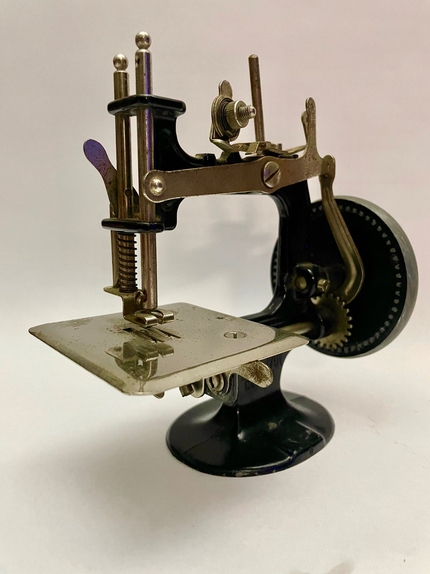 Vintage Peter Pan Sewing Machine Model 1