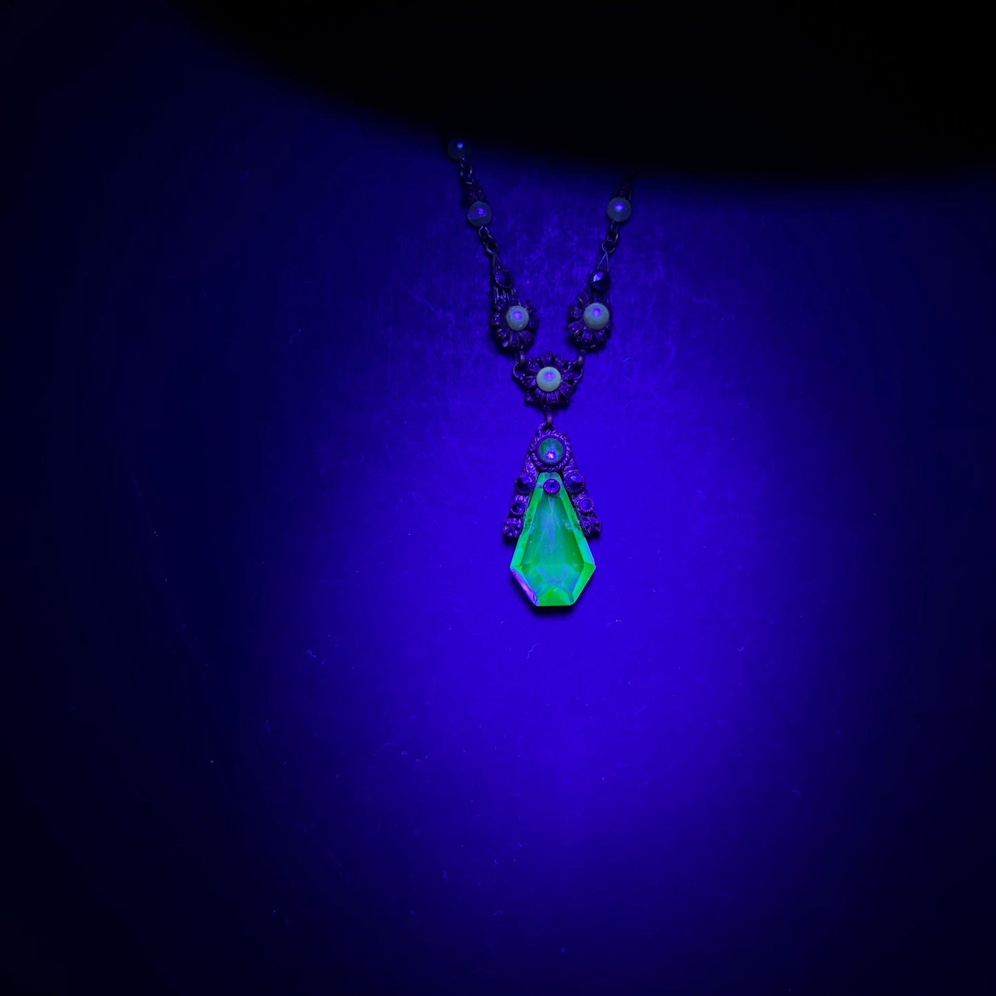 Vintage Art Deco Style Fluorescent Blue Glass Pendant Necklace