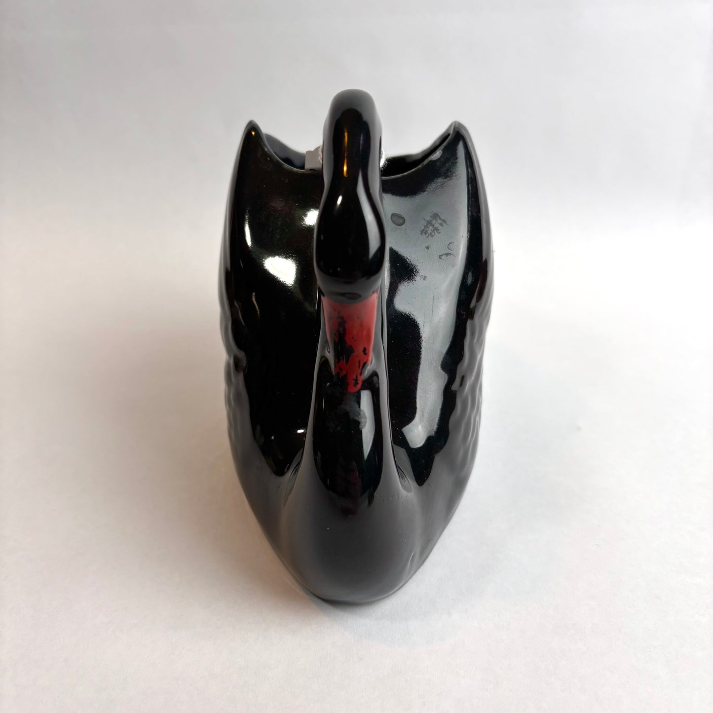 Wembley Ware Swan Vase – Black