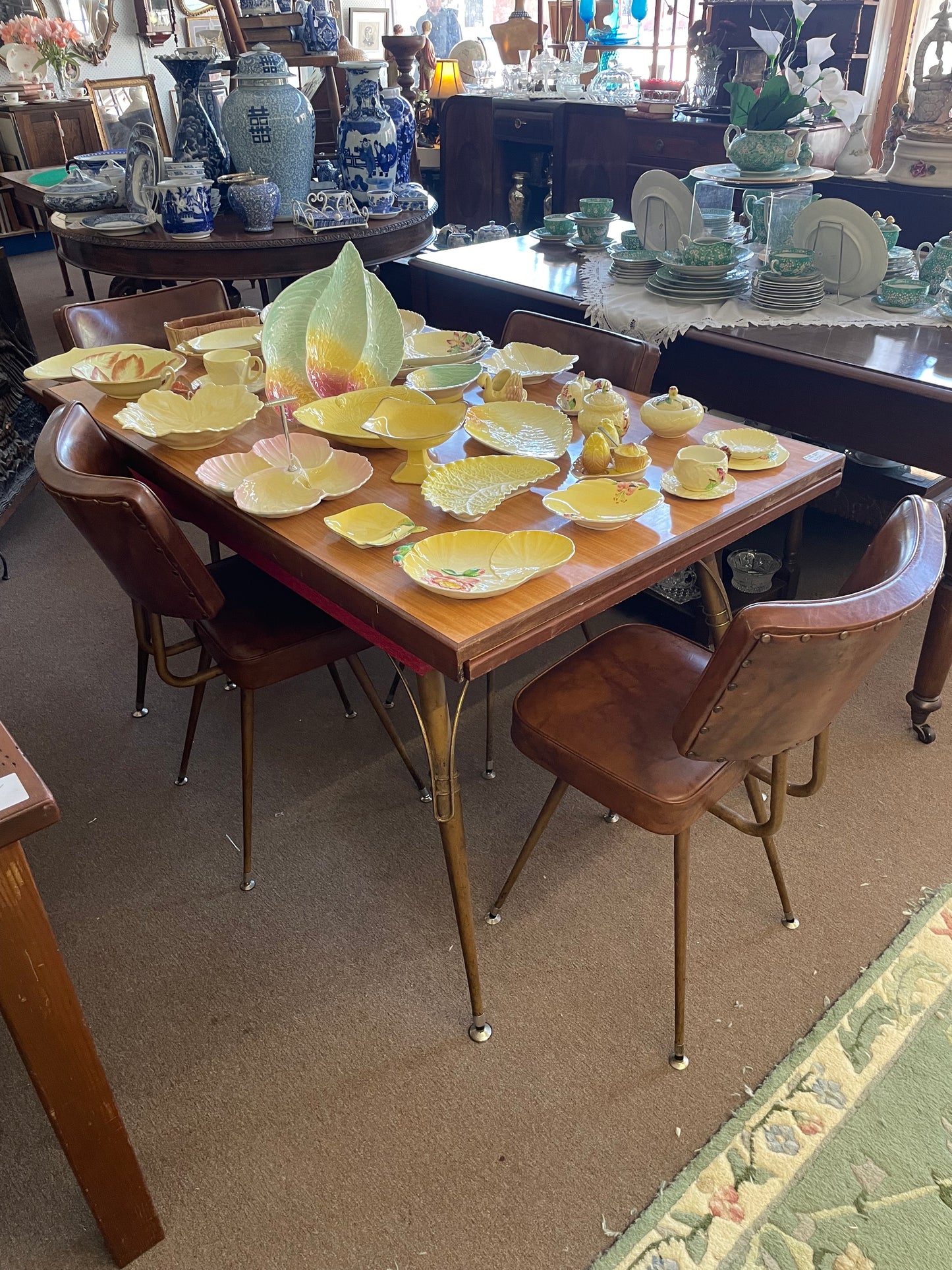 Dining Suite b y WAFF