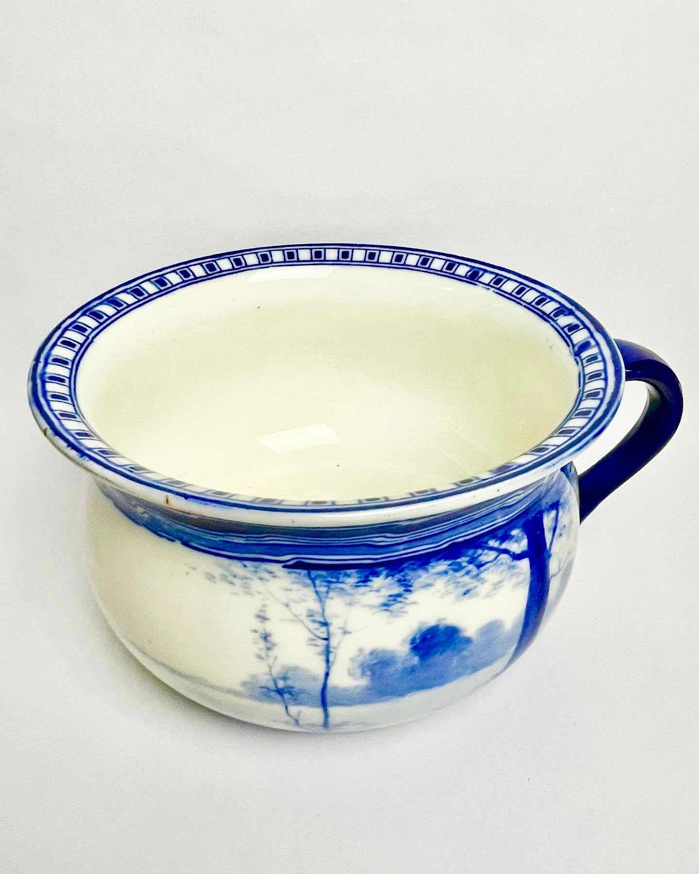 Victorian Royal Doulton Aubrey Chamber pot