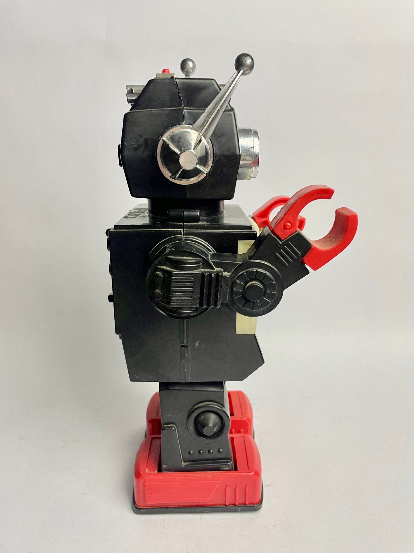 Saturn TV Robot manufactured in Hong Kong, 1984