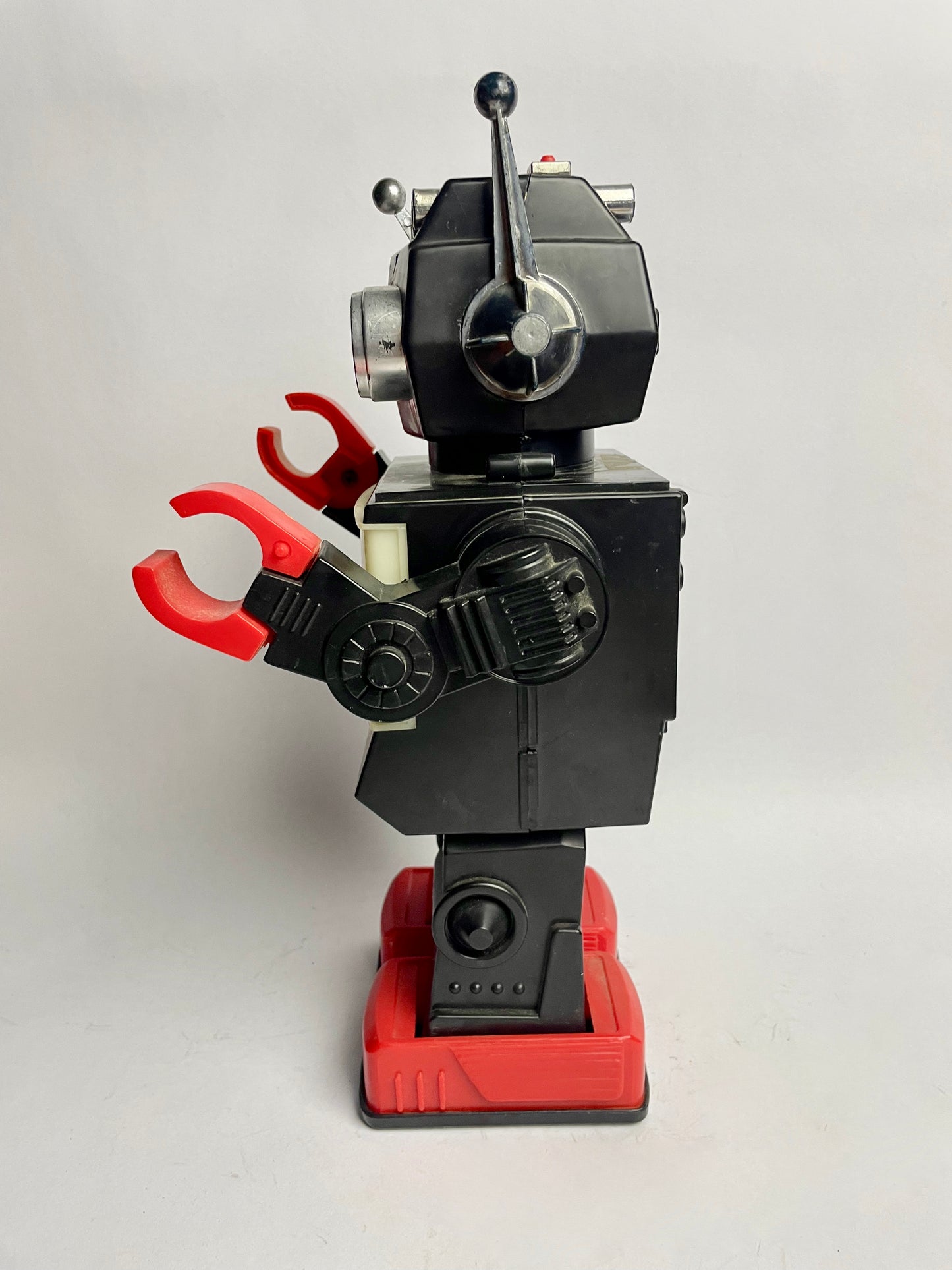 Saturn TV Robot manufactured in Hong Kong, 1984