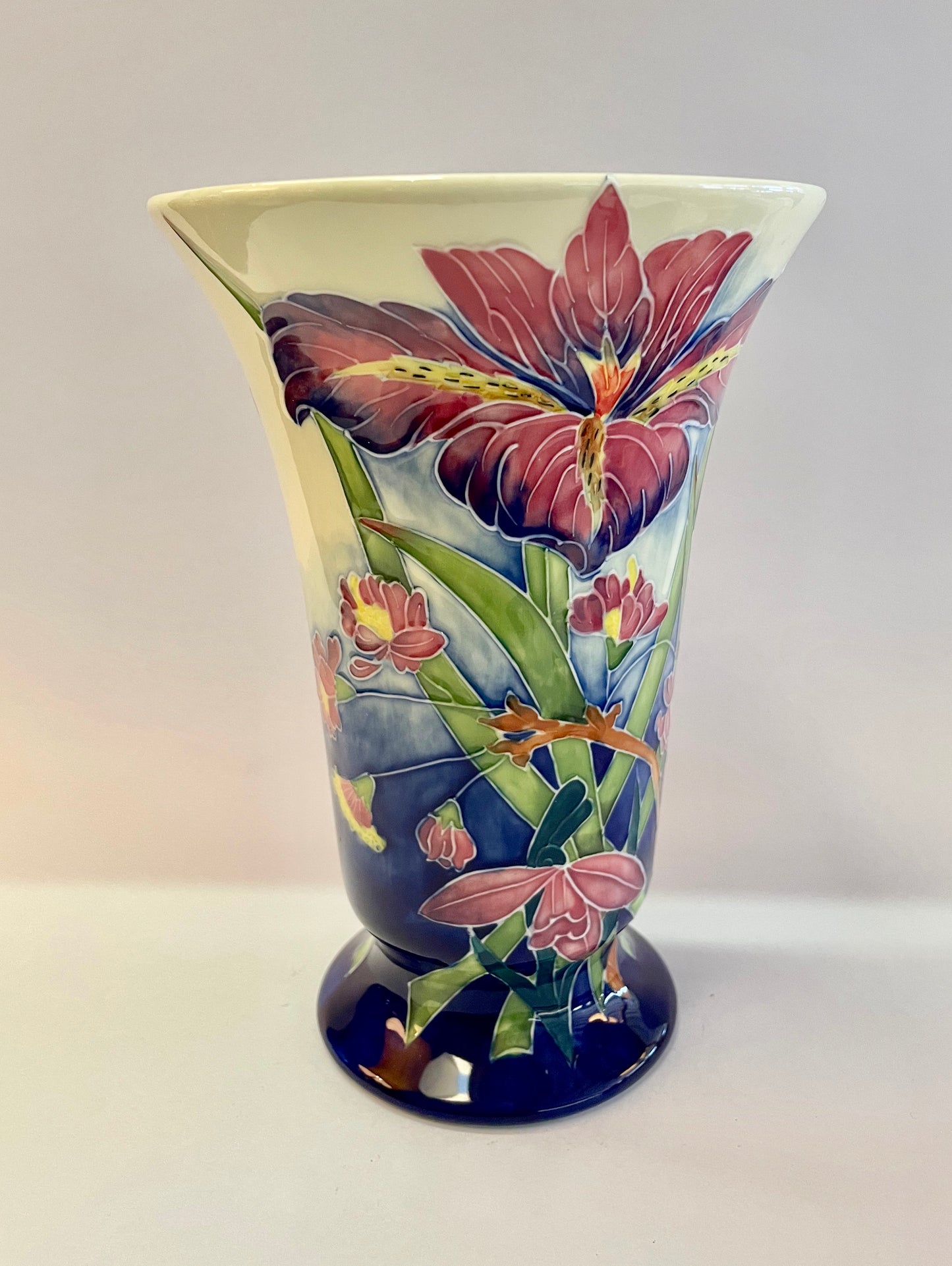 The Carlisle Collection Fine Porcelain Vase