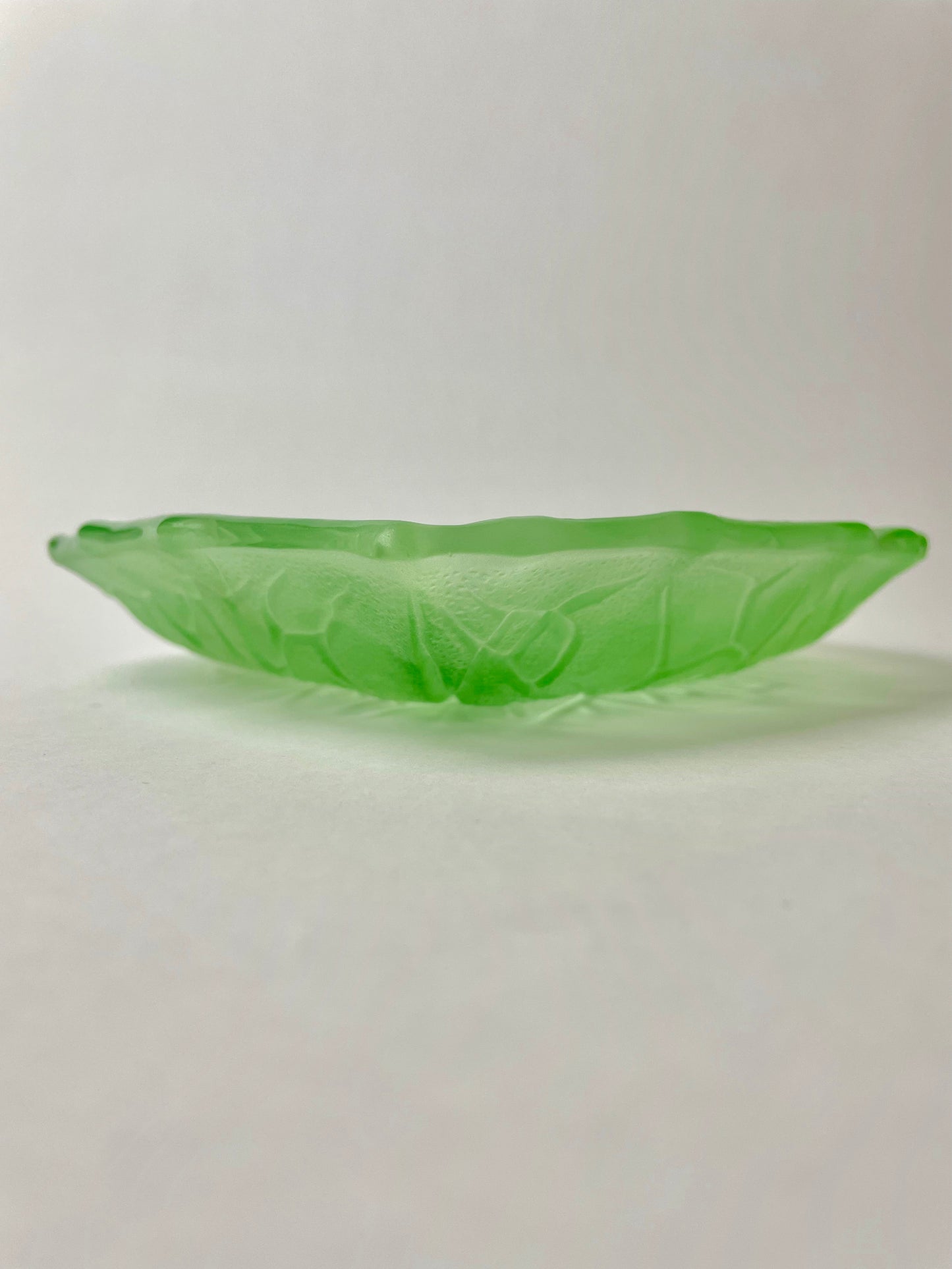 Uranium Leaf Plate 23cm
