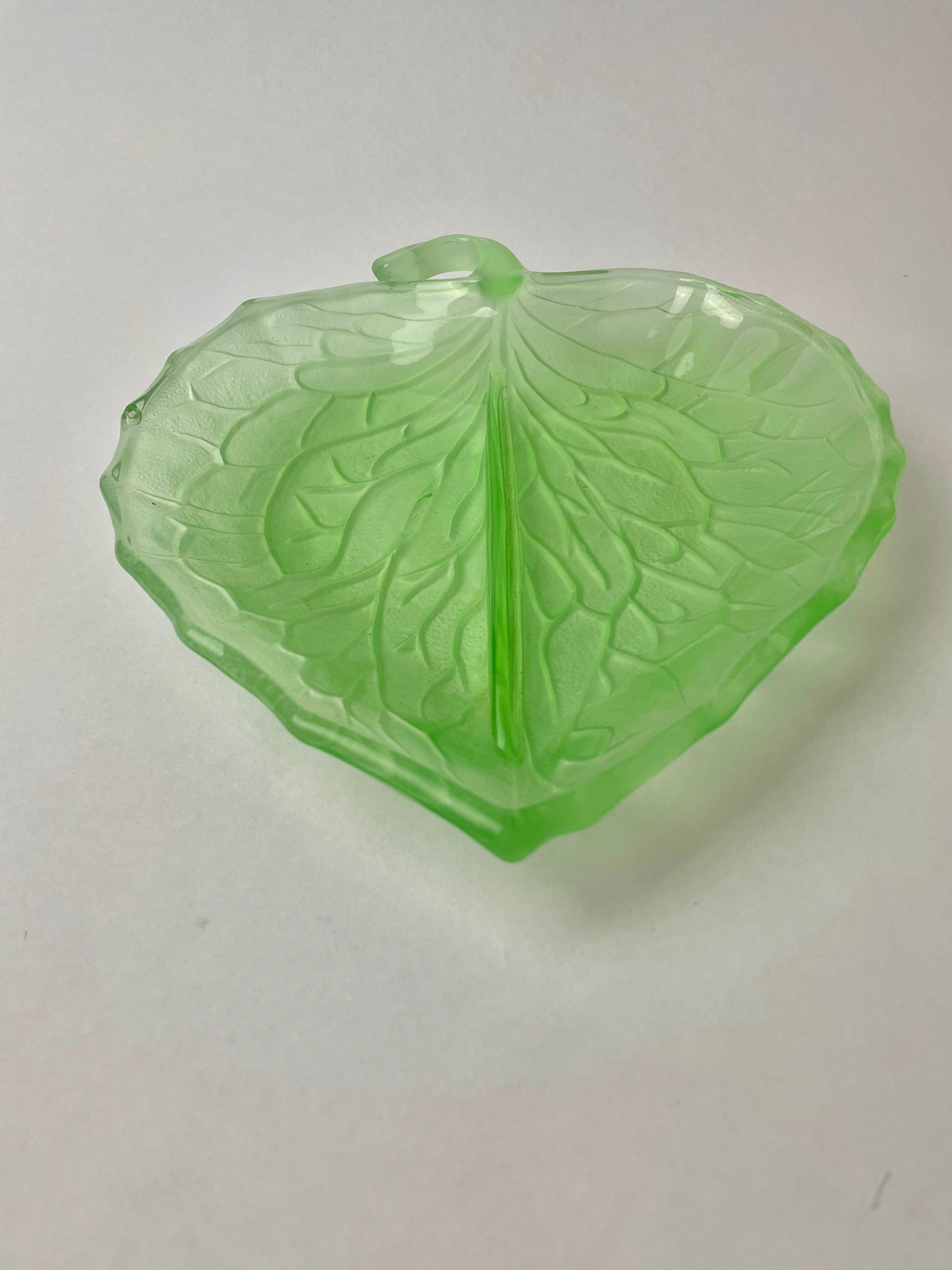 Uranium Leaf Plate 23cm