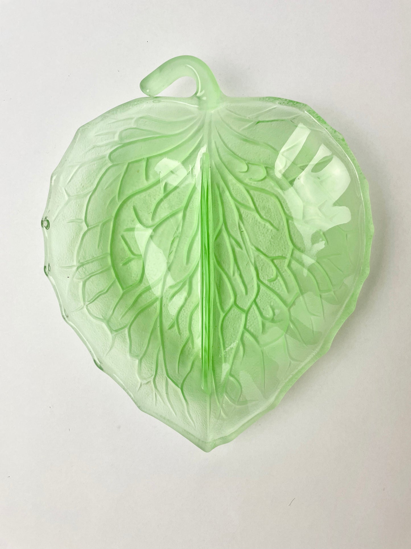 Uranium Leaf Plate 23cm